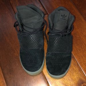 FINAL PRICE DROP!!! Boys Black Suede Adidas